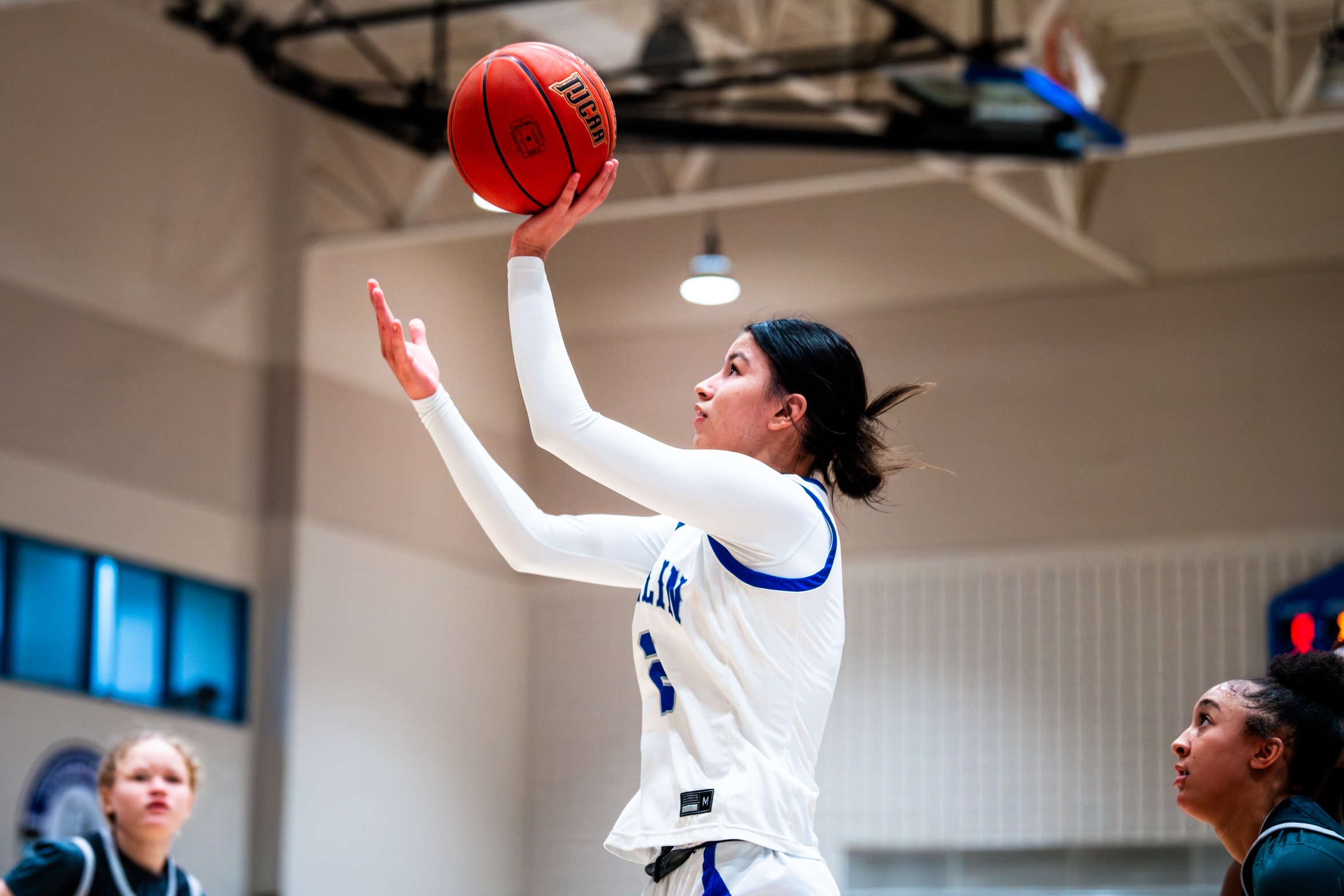 Cougars Fall to Hill 70-68